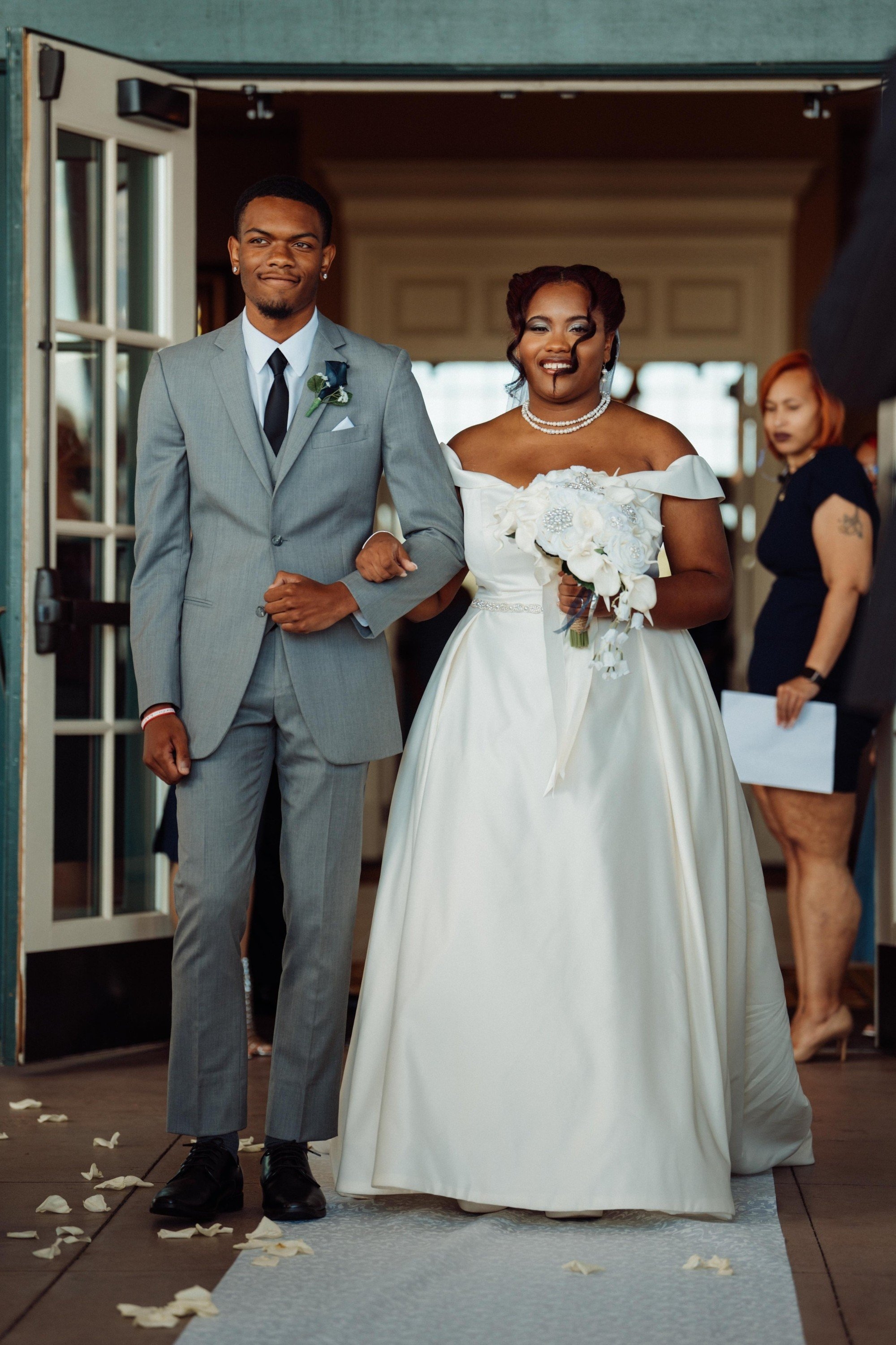 carousel-hero-element image-0